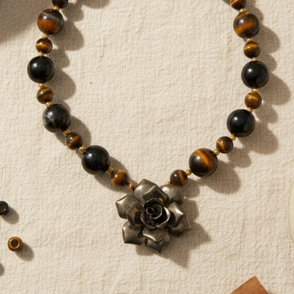 🖤 Patina Metal Flower Pendant & Black Gemstone Necklace - High Quality Piece